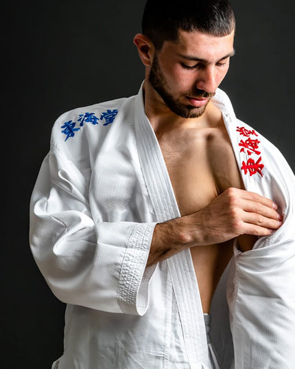 بدلة كاراتية كوميتية