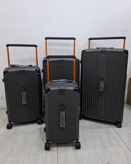 Luggage set with wide handle