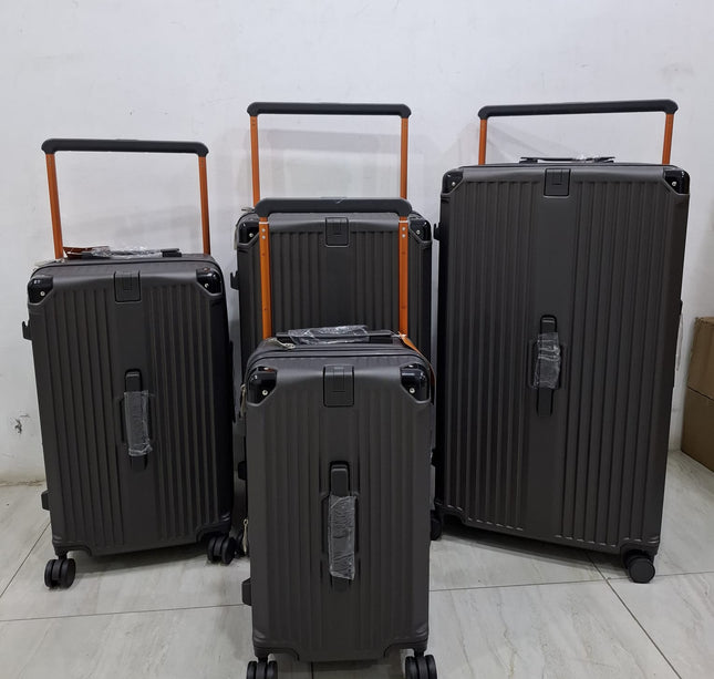 Luggage set with wide handle